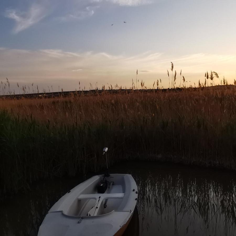 Pfahlbau Sunset I Toplage Elektroboot Inklusive Руст Экстерьер фото