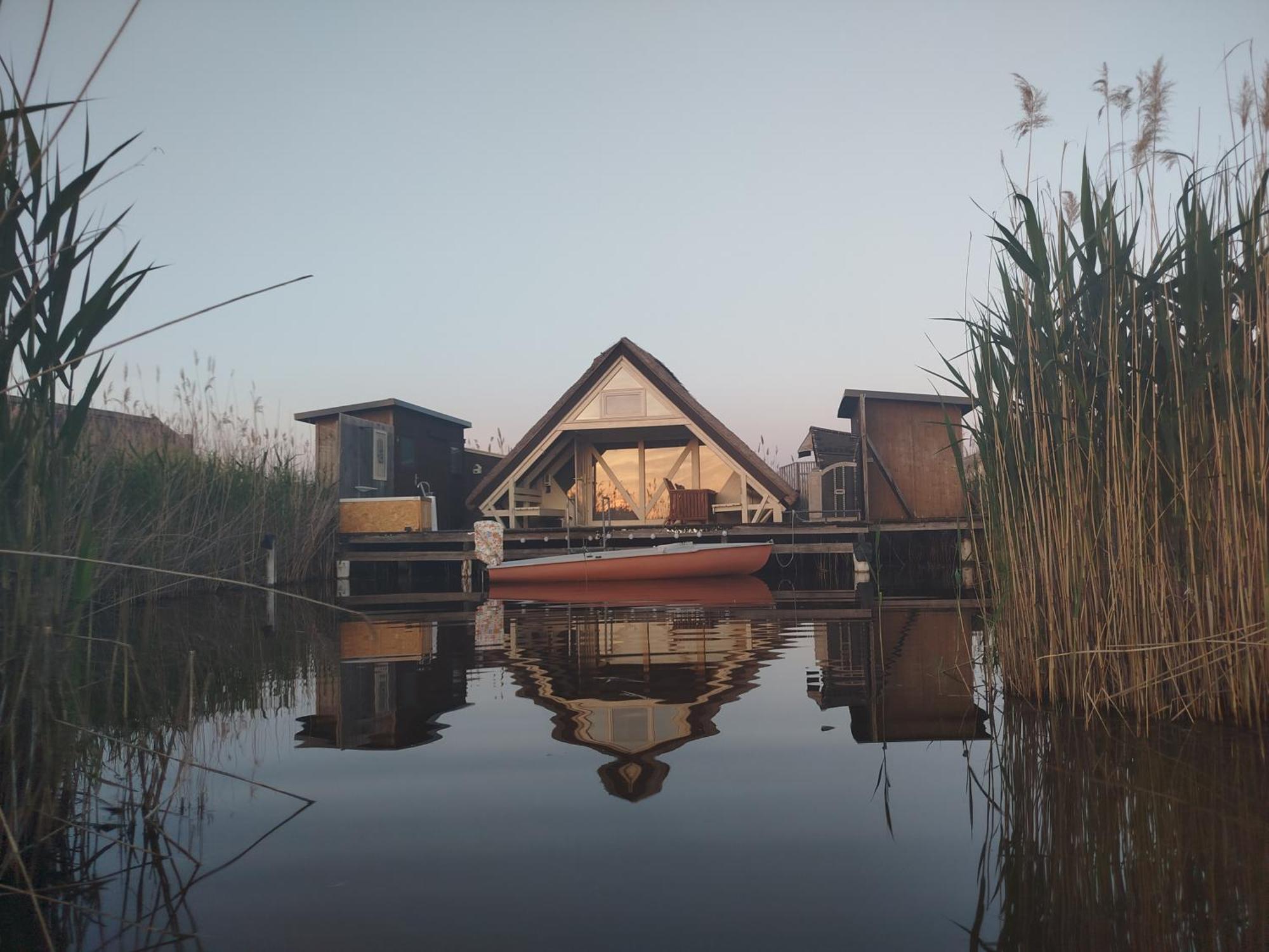 Pfahlbau Sunset I Toplage Elektroboot Inklusive Руст Экстерьер фото