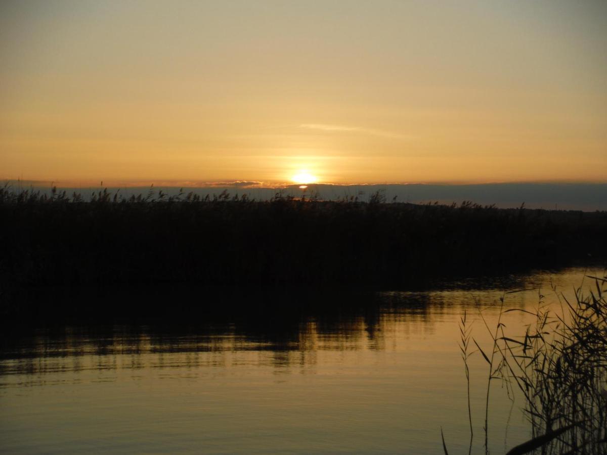Pfahlbau Sunset I Toplage Elektroboot Inklusive Руст Экстерьер фото