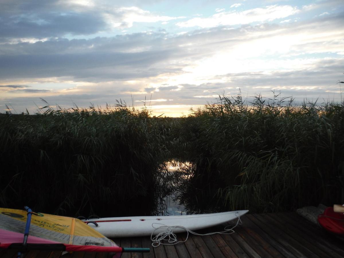 Pfahlbau Sunset I Toplage Elektroboot Inklusive Руст Экстерьер фото