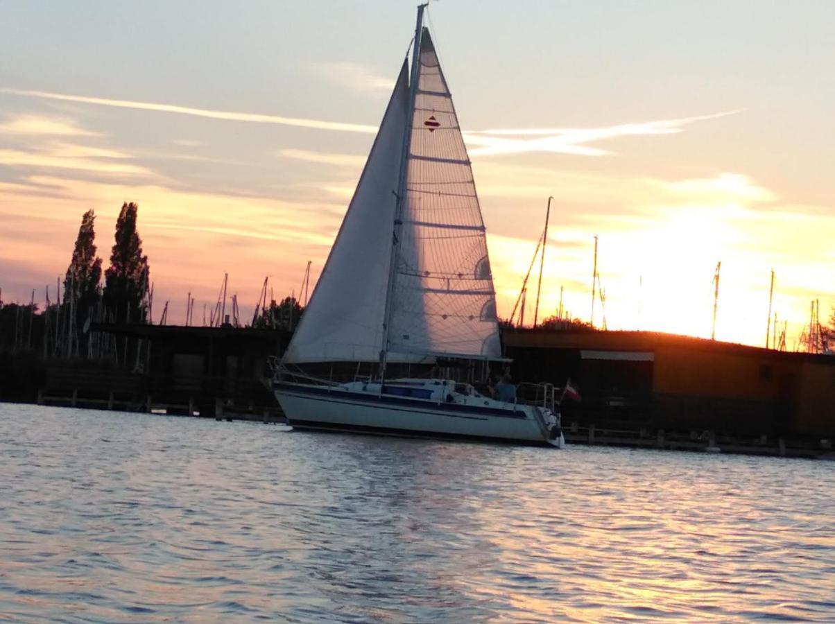 Pfahlbau Sunset I Toplage Elektroboot Inklusive Руст Экстерьер фото